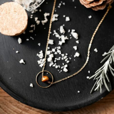 Collier oeil de tigre et acier inoxydable doré