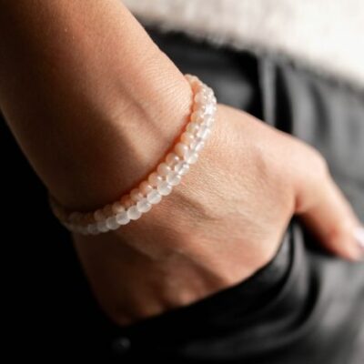 Bracelet Yin & Yang. Pierre de Lune et Pierre de soleil. Fermoir en acier inoxydable argenté