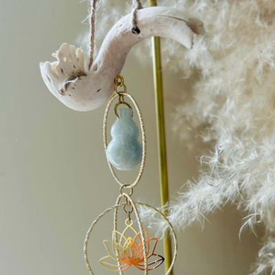 Suspension lotus jade en pierre naturelle