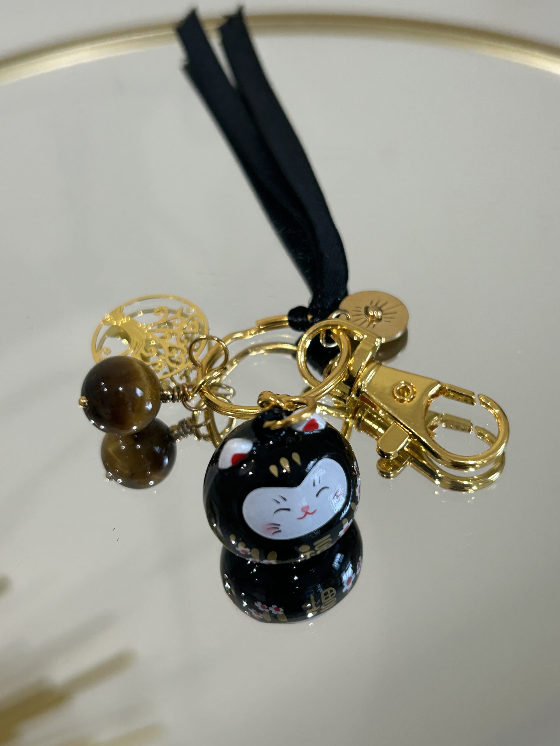 Porte-clés Maneki Neko noir avec œil de tigre, arbre de vie et œil protecteur en acier inoxydable.
