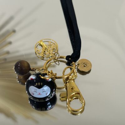 Porte-clés Maneki Neko noir avec œil de tigre, arbre de vie et œil protecteur en acier inoxydable.