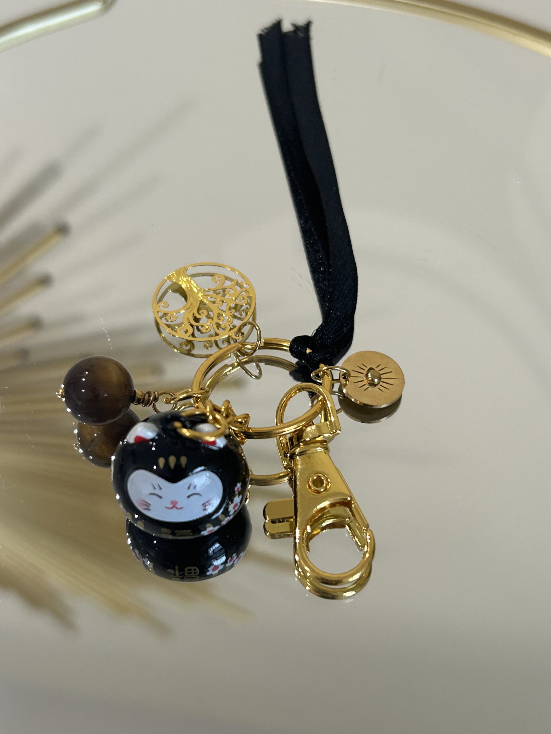 Porte-clés Maneki Neko noir avec œil de tigre, arbre de vie et œil protecteur en acier inoxydable.